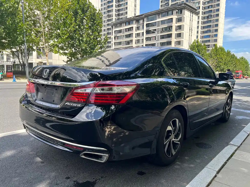 Honda Accord — миниатюра 5