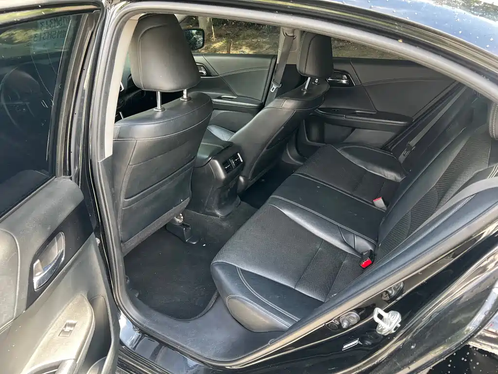 Honda Accord — миниатюра 9