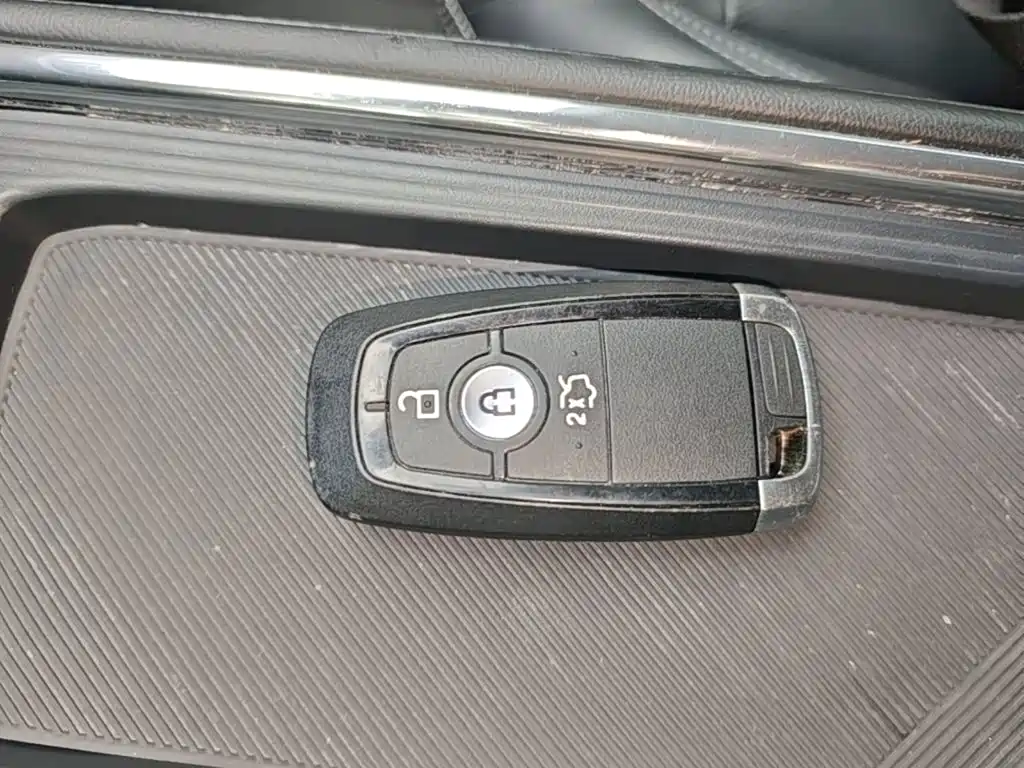Ford Mondeo — миниатюра 9