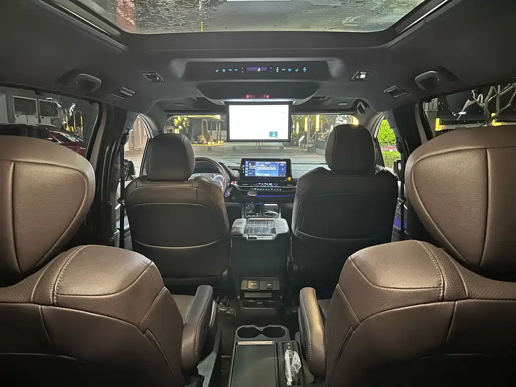 Toyota Sienna — миниатюра 9