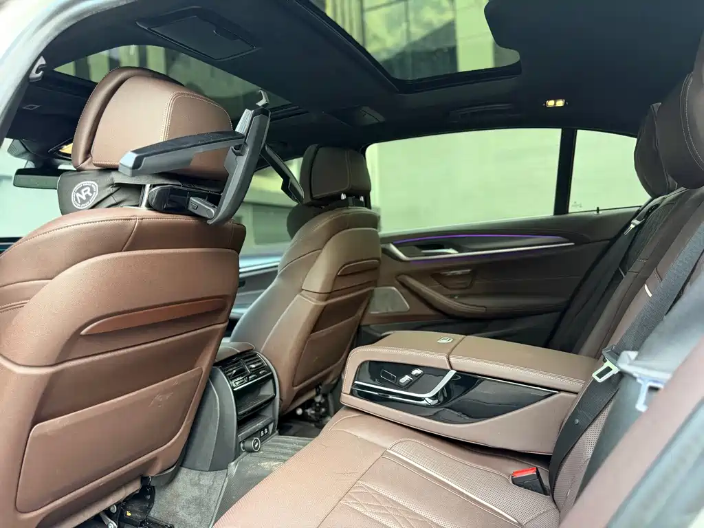 BMW 5 Series New Energy — миниатюра 6