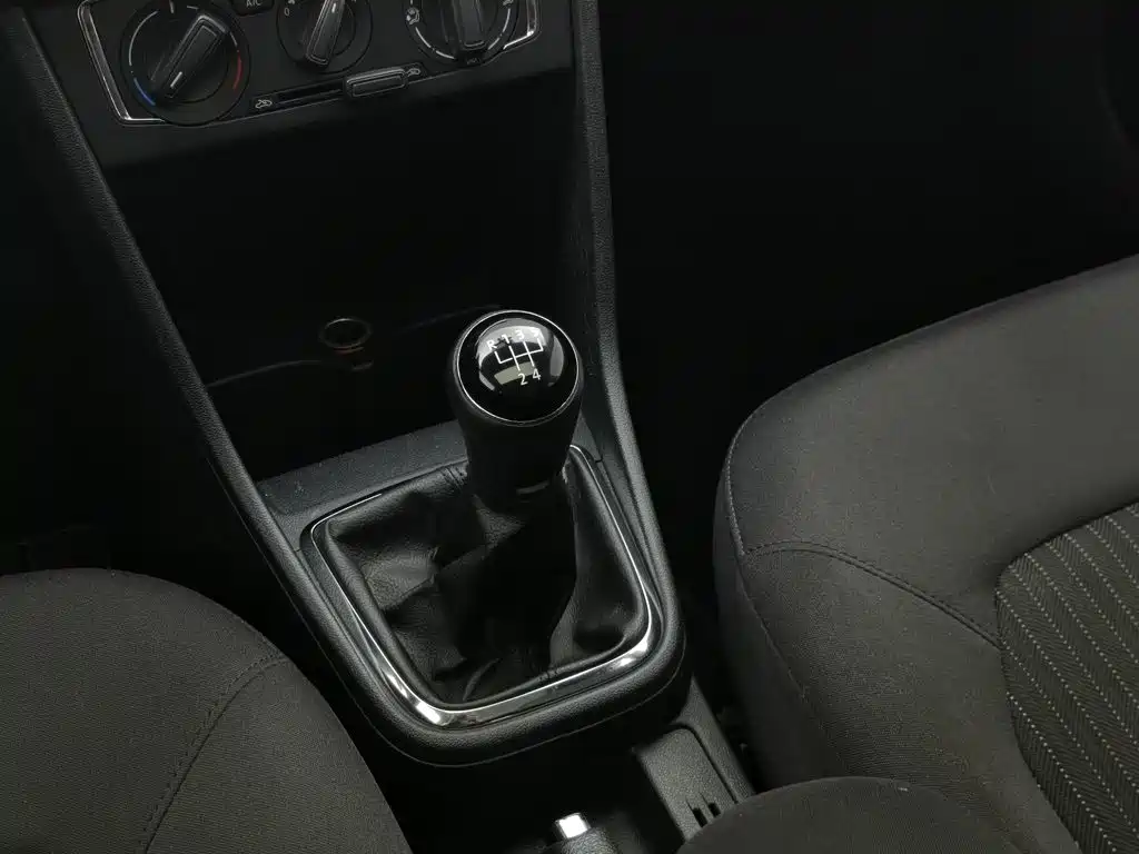 Volkswagen Jetta — миниатюра 13