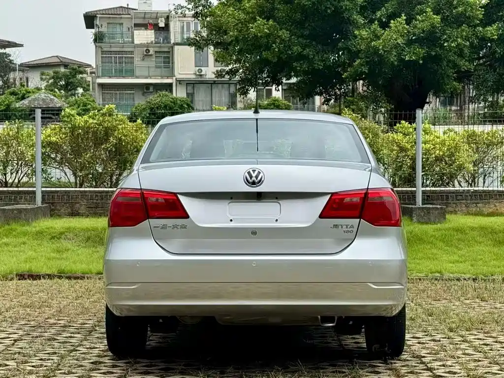 Volkswagen Jetta — миниатюра 6
