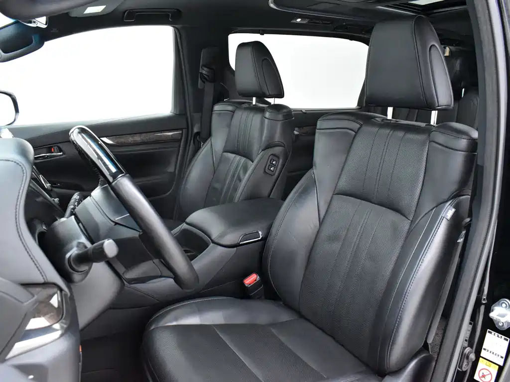Toyota Alphard — миниатюра 12