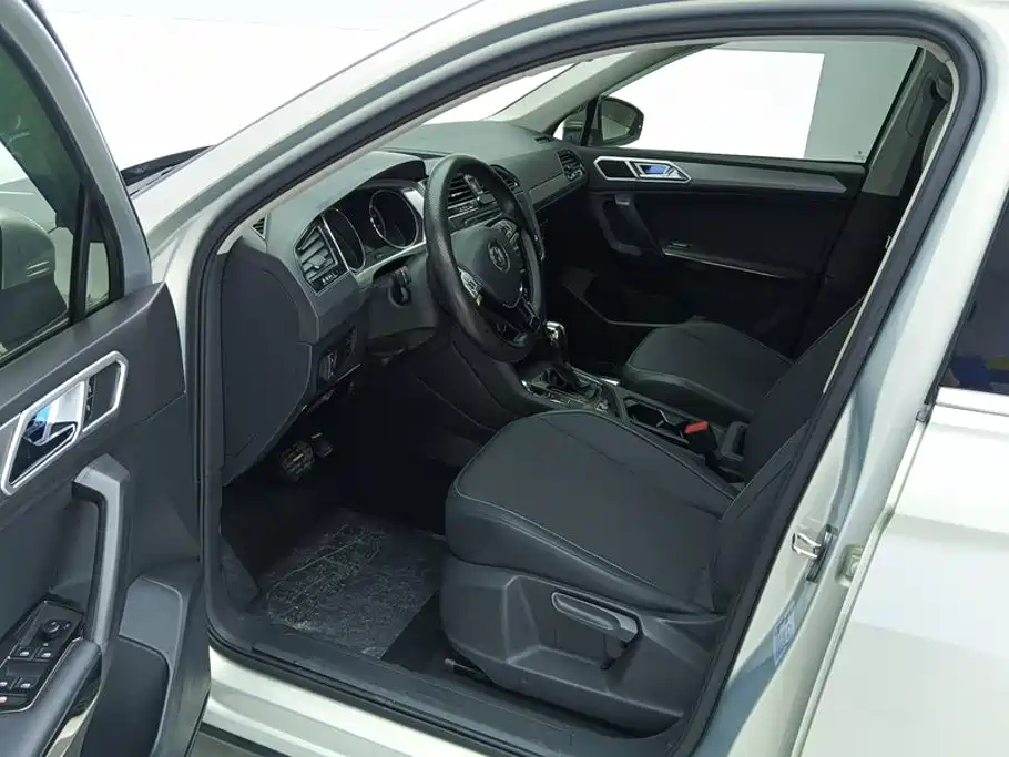 Volkswagen Tiguan L — миниатюра 9