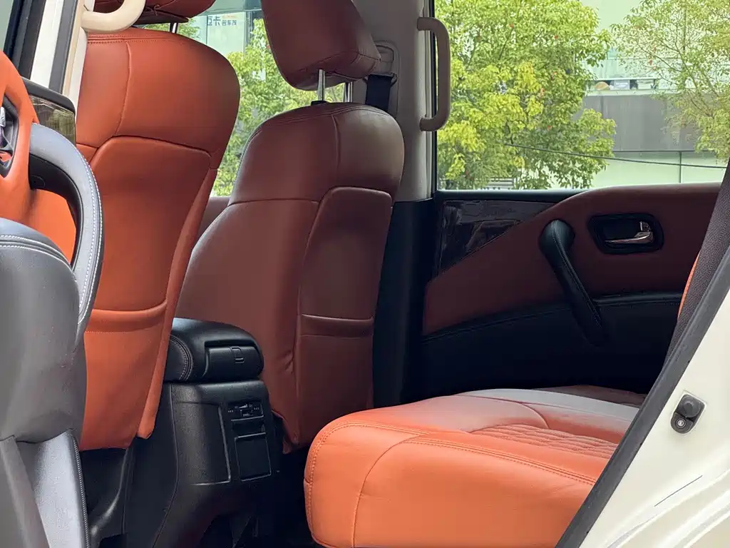Nissan Patrol — миниатюра 8