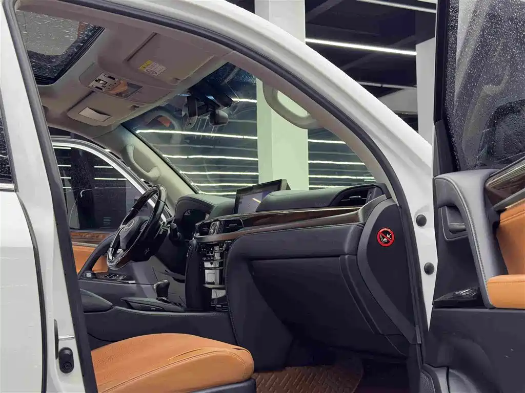 Lexus LX — миниатюра 10