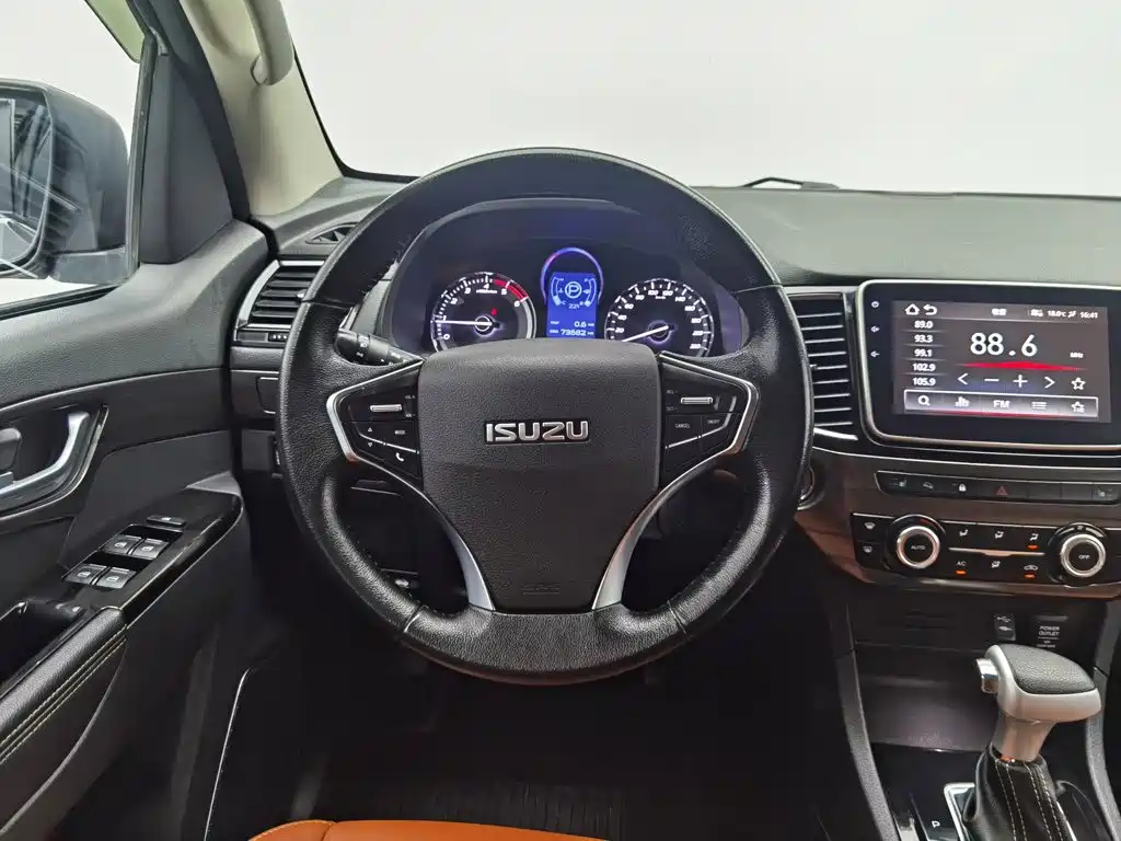 Isuzu MU-X — миниатюра 11