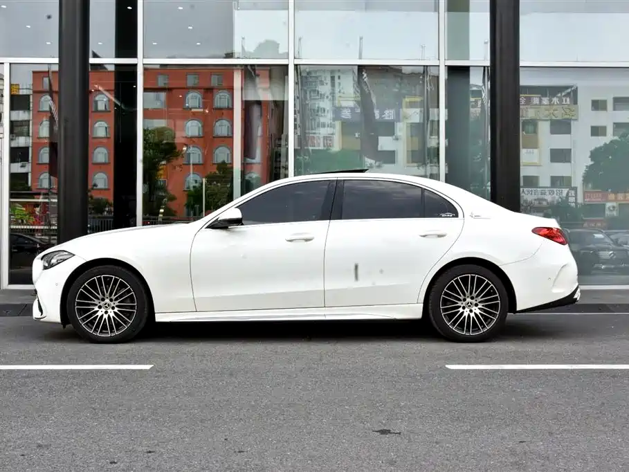 Mercedes-Benz C-Class — миниатюра 3
