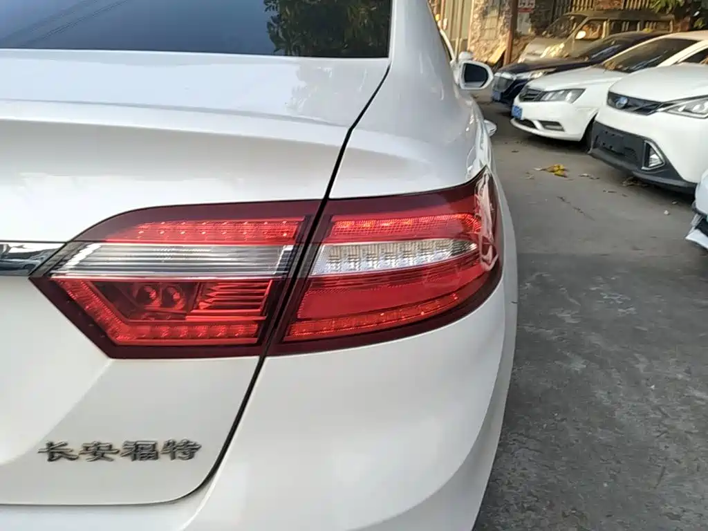 Ford Taurus — миниатюра 8