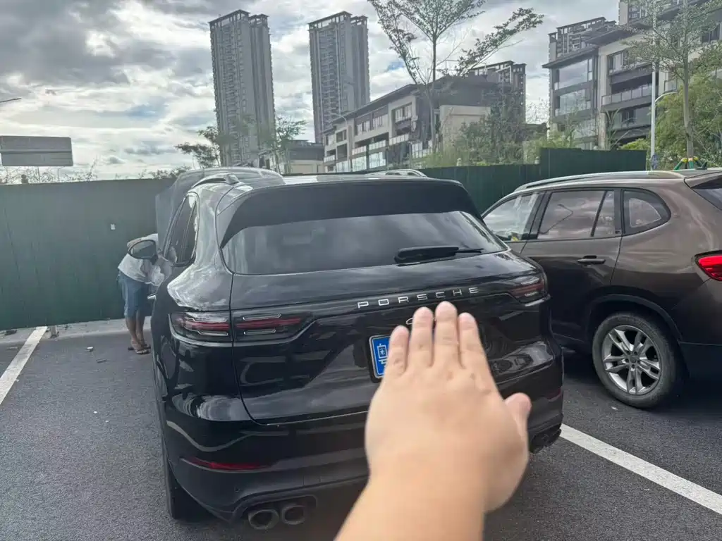 Porsche Cayenne — миниатюра 2