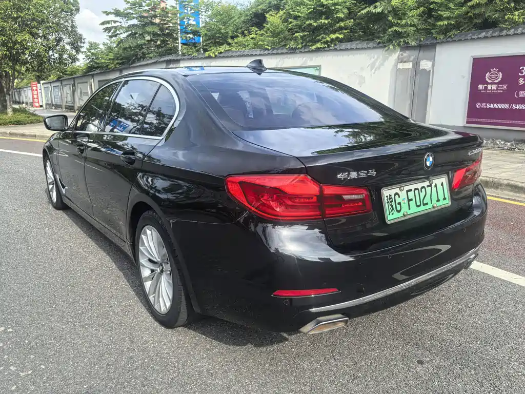 BMW 5 Series New Energy — миниатюра 5