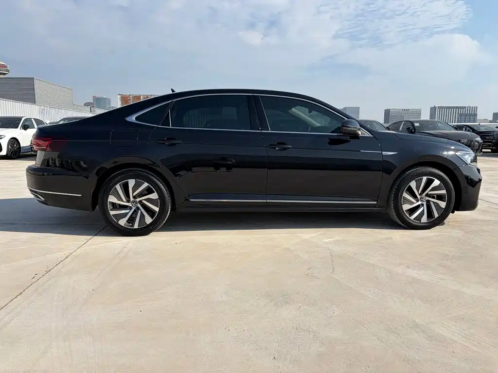 Volkswagen Passat PHEV — миниатюра 5