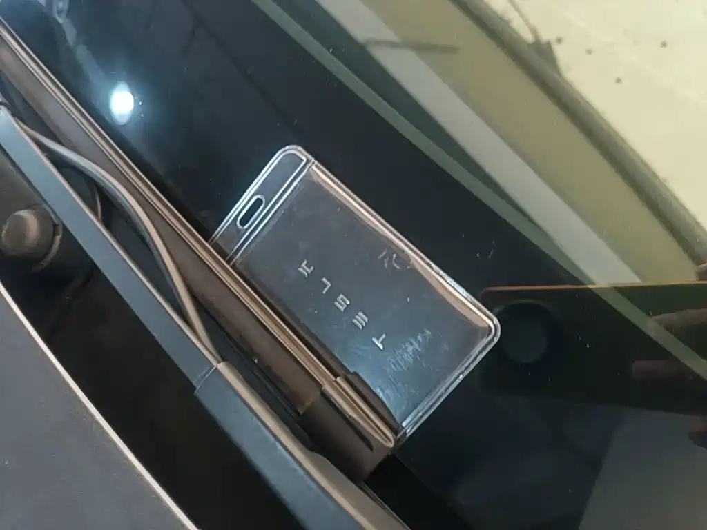 Tesla Model 3 — миниатюра 9