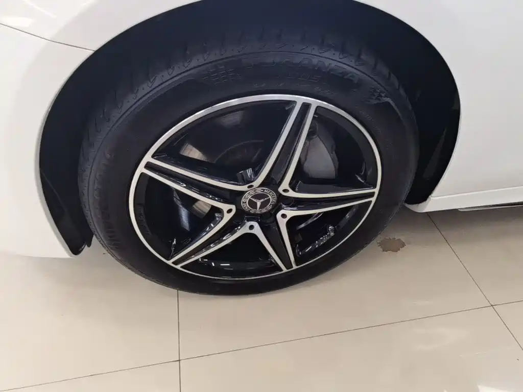 Mercedes-Benz E-Class — миниатюра 23