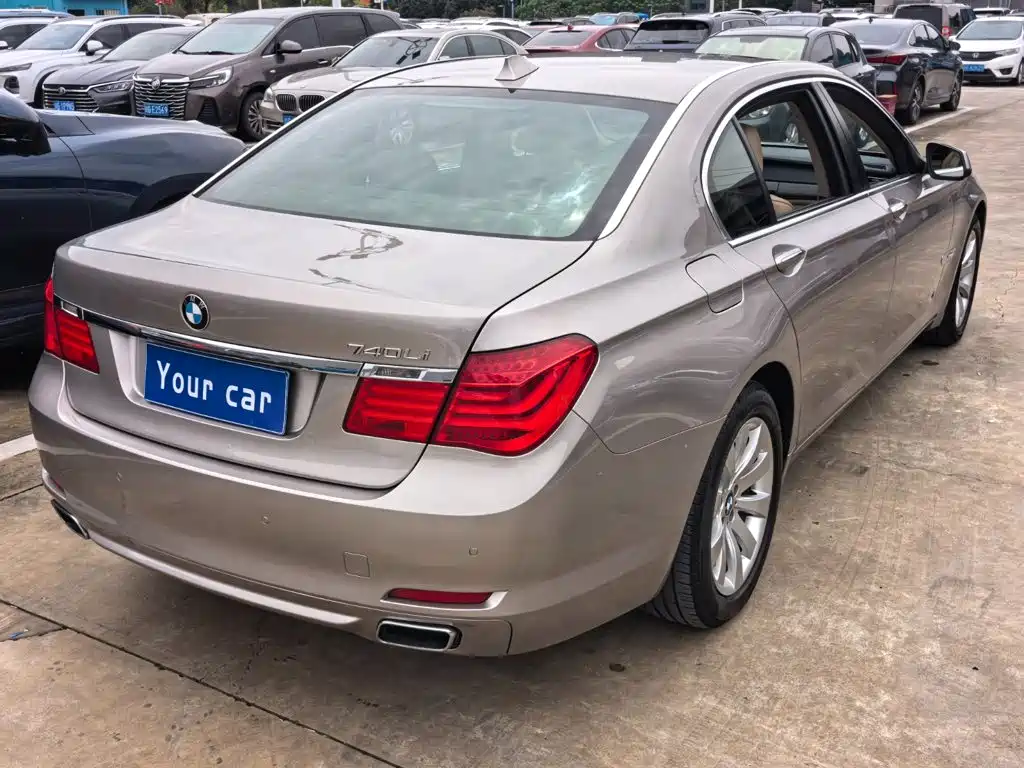 BMW 7 Series — миниатюра 6
