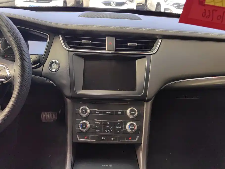 Ford Taurus — миниатюра 13