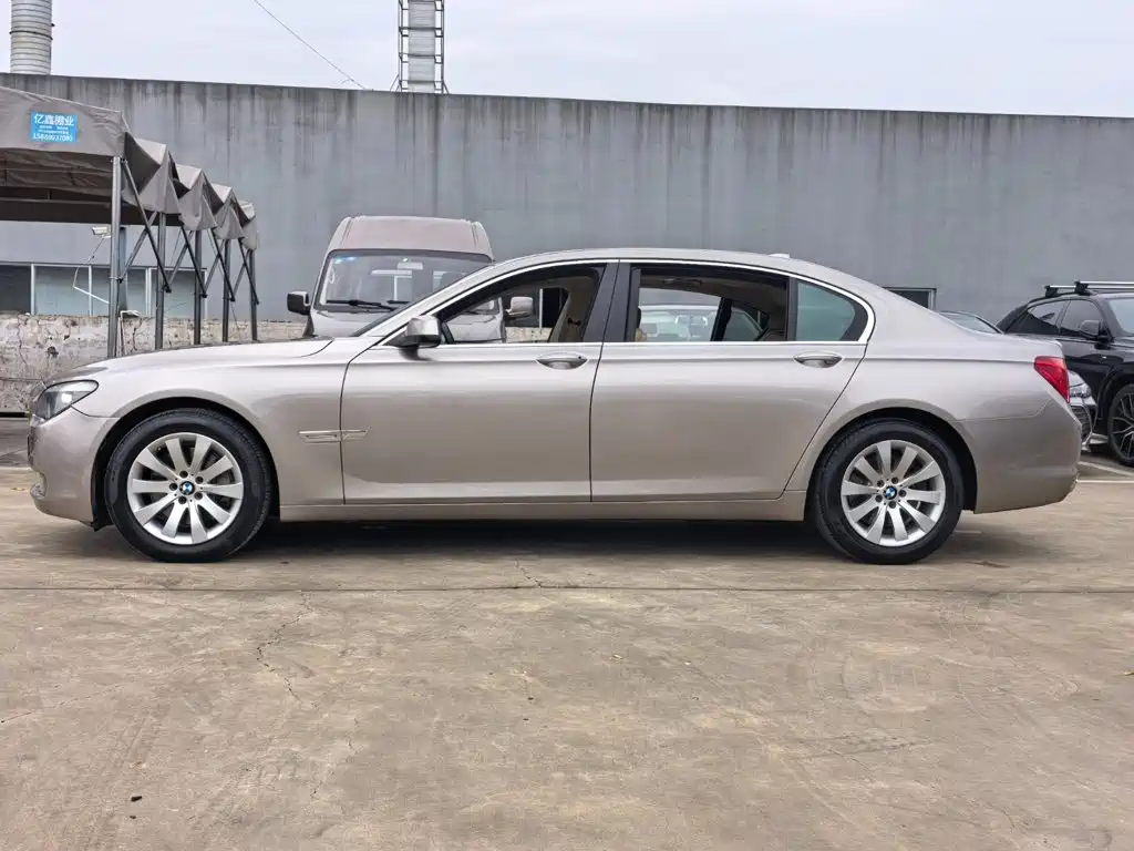 BMW 7 Series — миниатюра 7