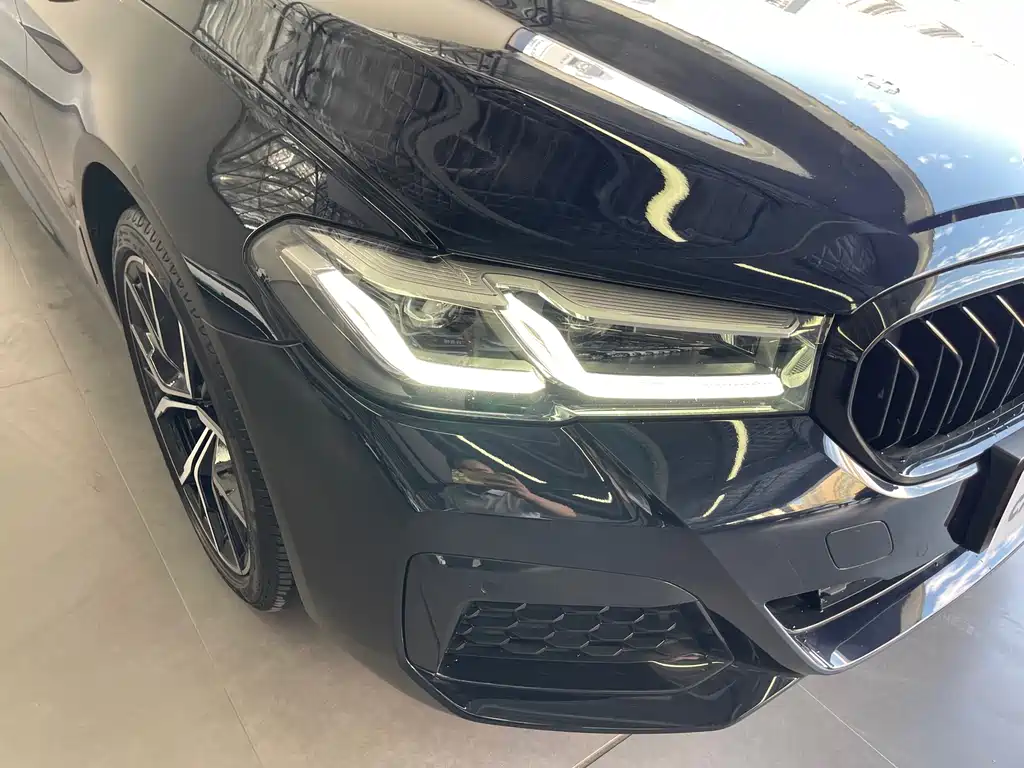 BMW 5 Series — миниатюра 33