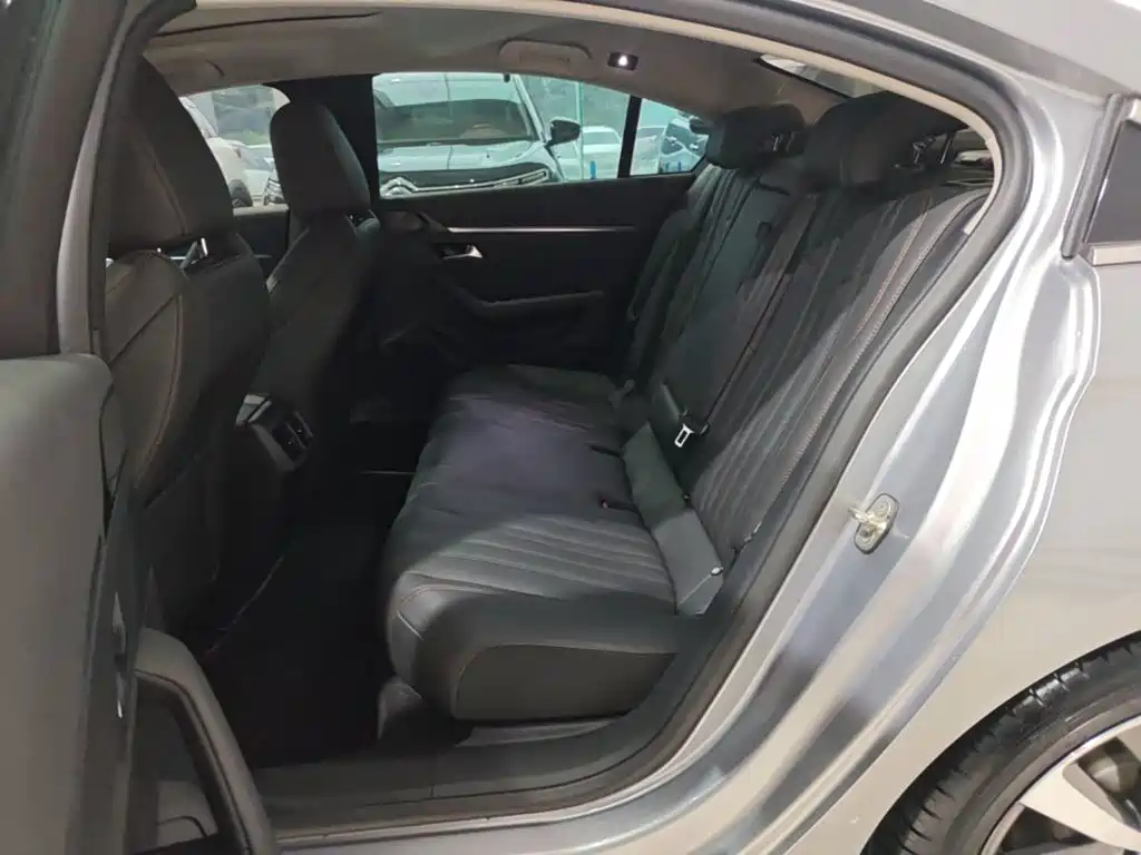 Peugeot 508L PHEV — миниатюра 17