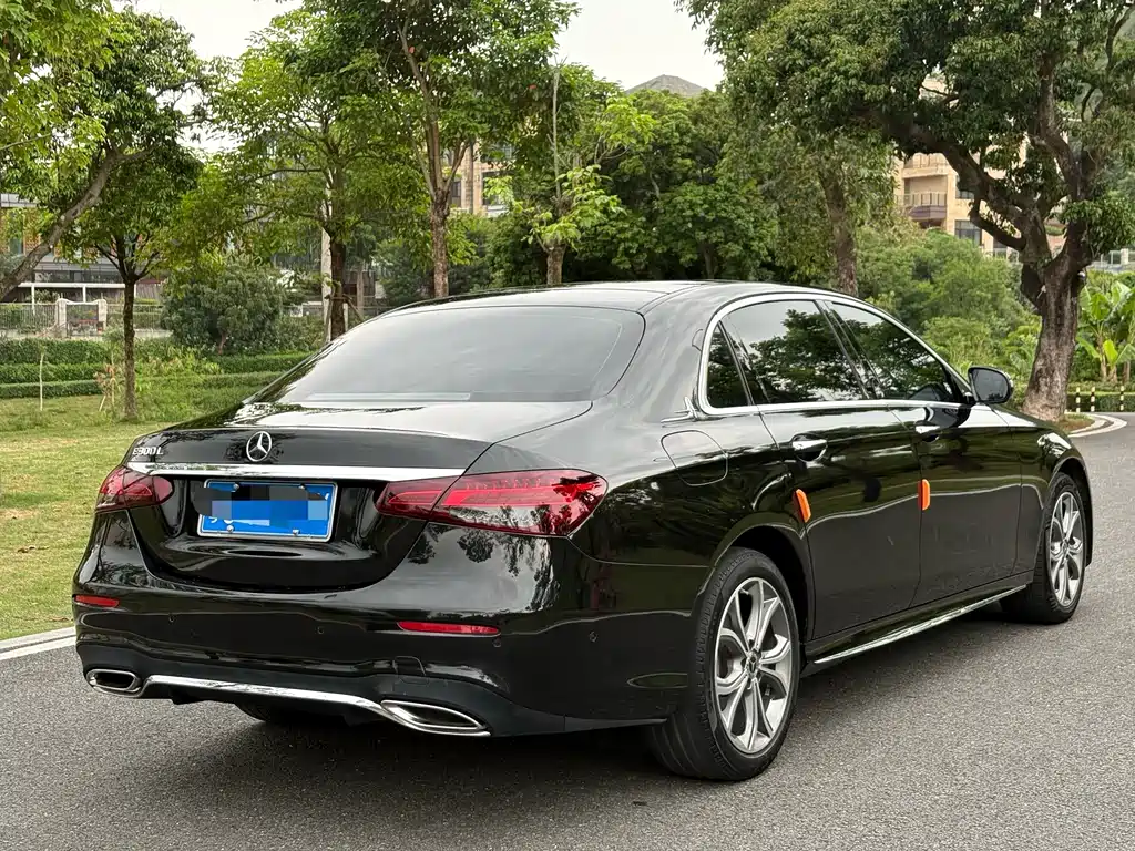 Mercedes-Benz E-Class — миниатюра 9