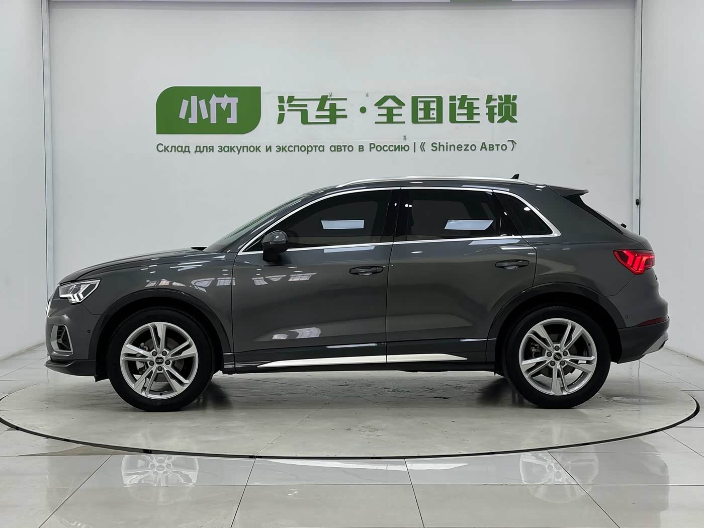 Audi Q3 1.4 л 2023 г. Серебристо-серый, пробег 25000 км