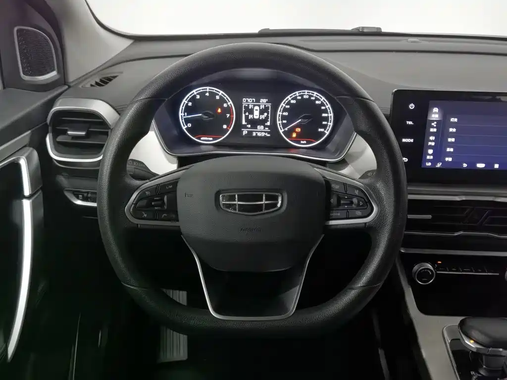 Geely Binyue — миниатюра 11