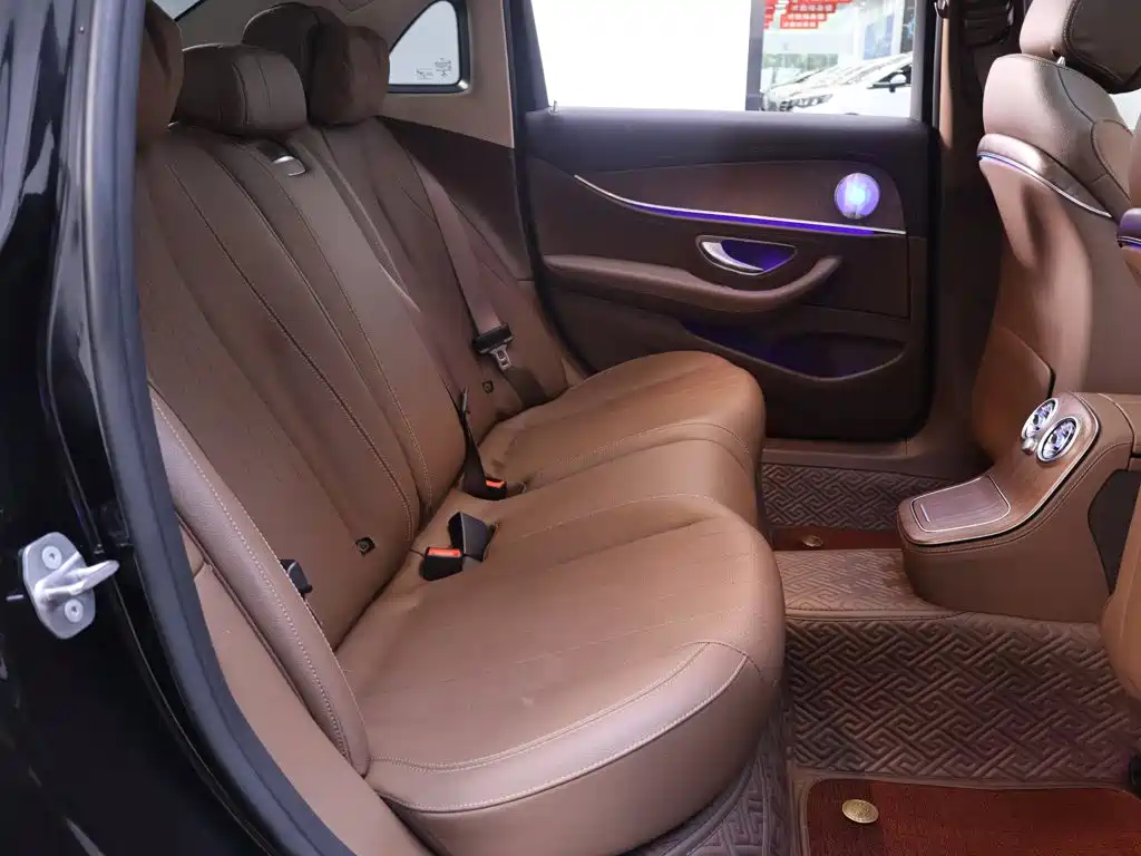Mercedes-Benz E-Class — миниатюра 22
