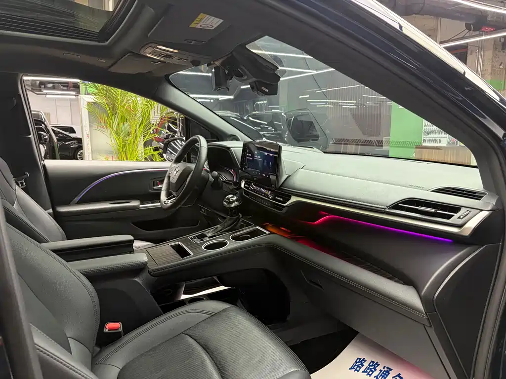 Toyota Granvia — миниатюра 9