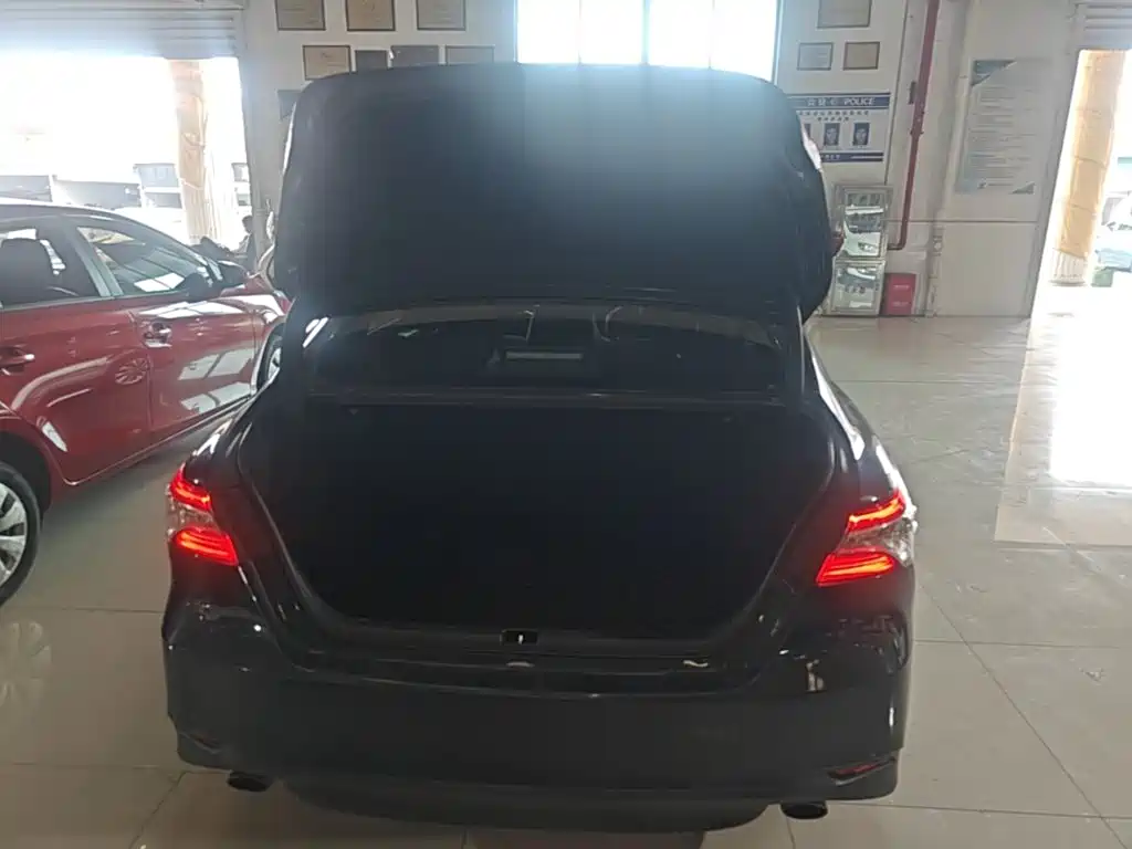 Toyota Camry — миниатюра 19