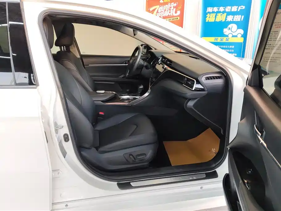 Toyota Camry 2019 2.0G Luxury