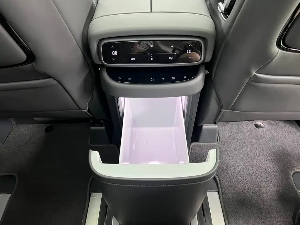 XPeng X9 — миниатюра 23