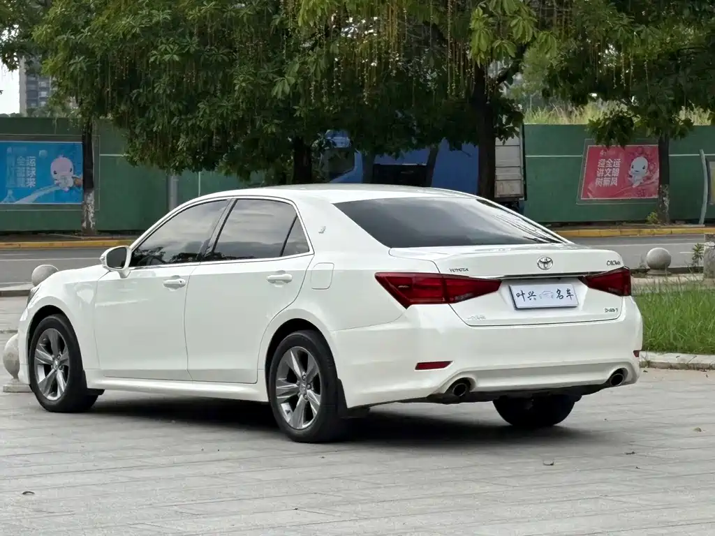 Toyota Crown — миниатюра 12