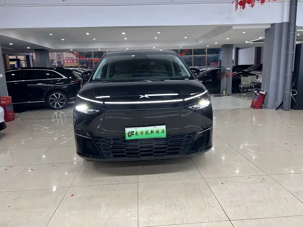XPeng X9 — миниатюра 2