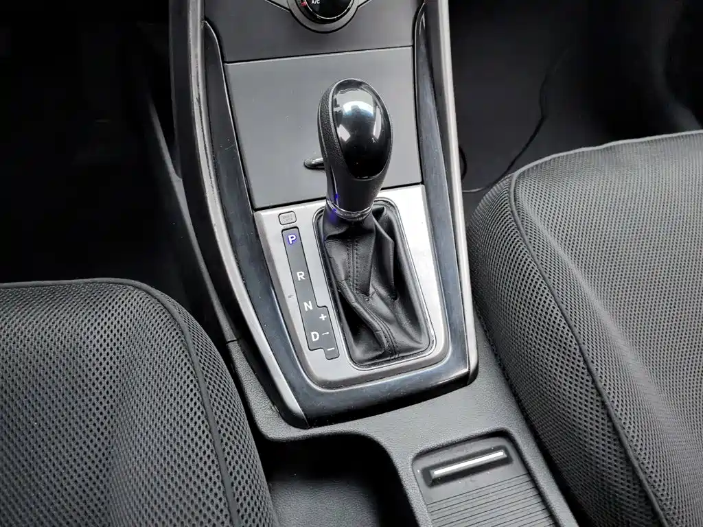 Hyundai Elantra Langdong — миниатюра 13