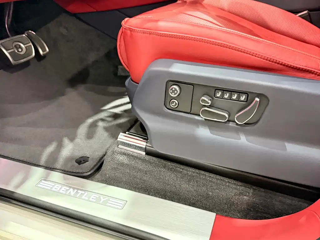 Bentley Bentayga — миниатюра 8