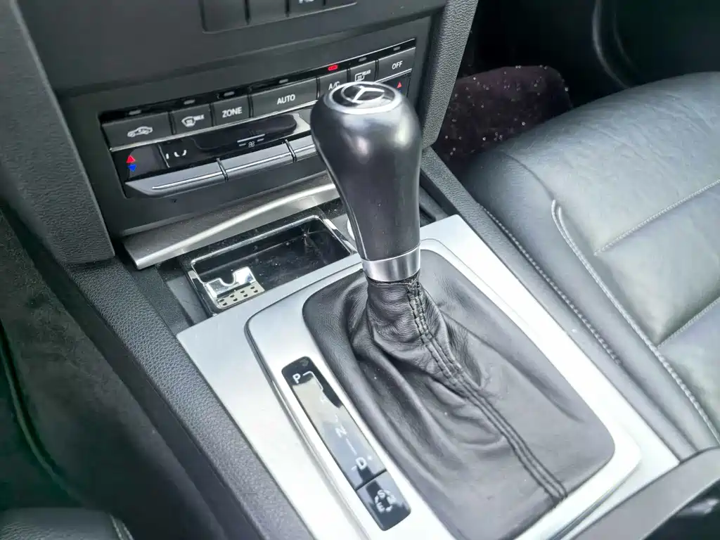 Mercedes-Benz E-Class (Import) — миниатюра 19