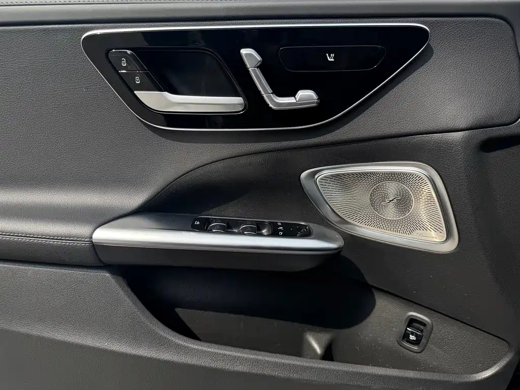 Mercedes-Benz C-Class — миниатюра 8