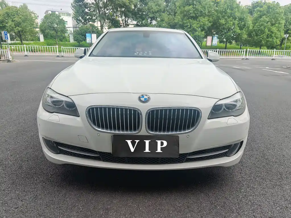 BMW 5 Series — миниатюра 2