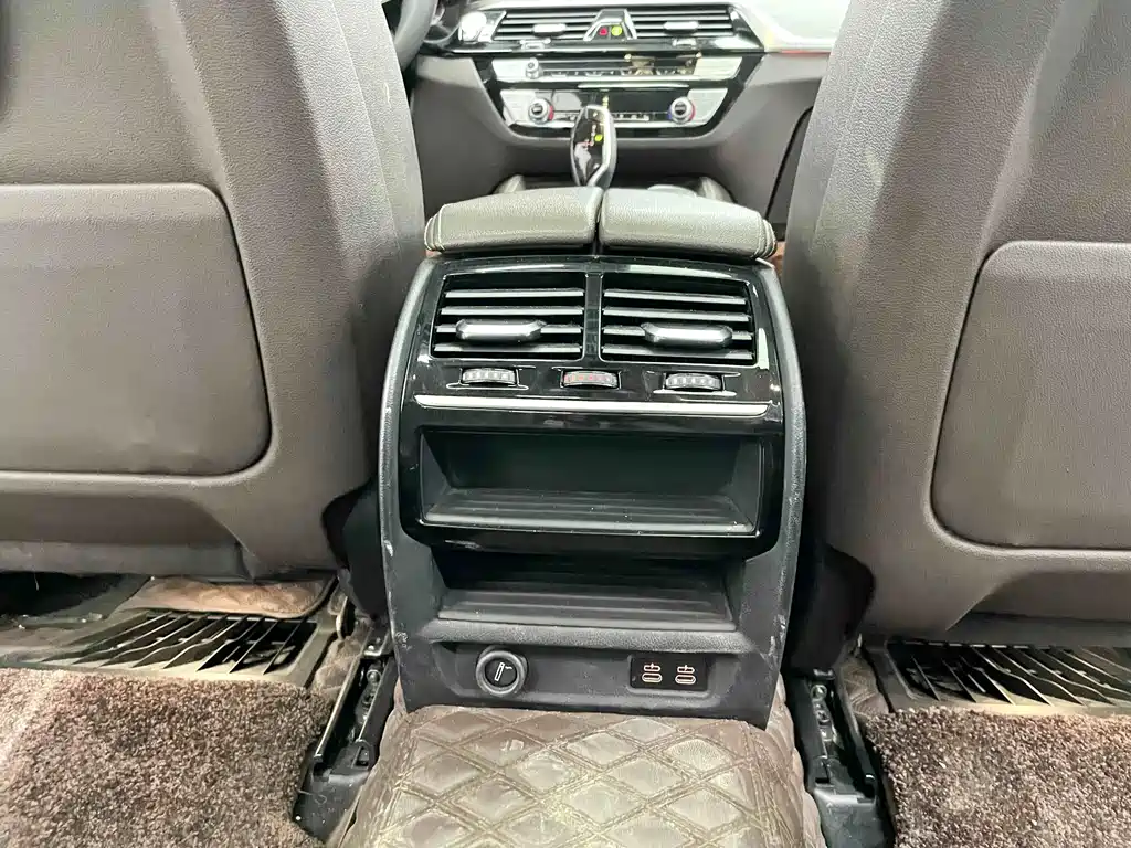 BMW 5 Series — миниатюра 14