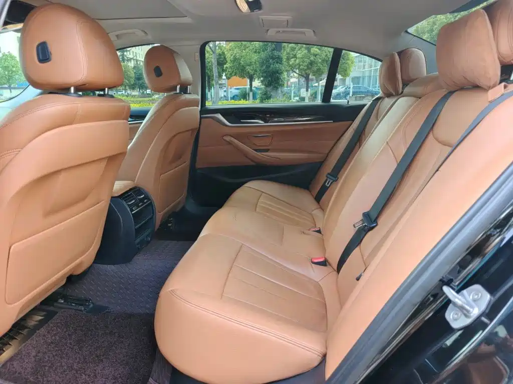 BMW 5 Series — миниатюра 10