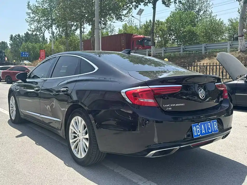 BUICK LACROSSE