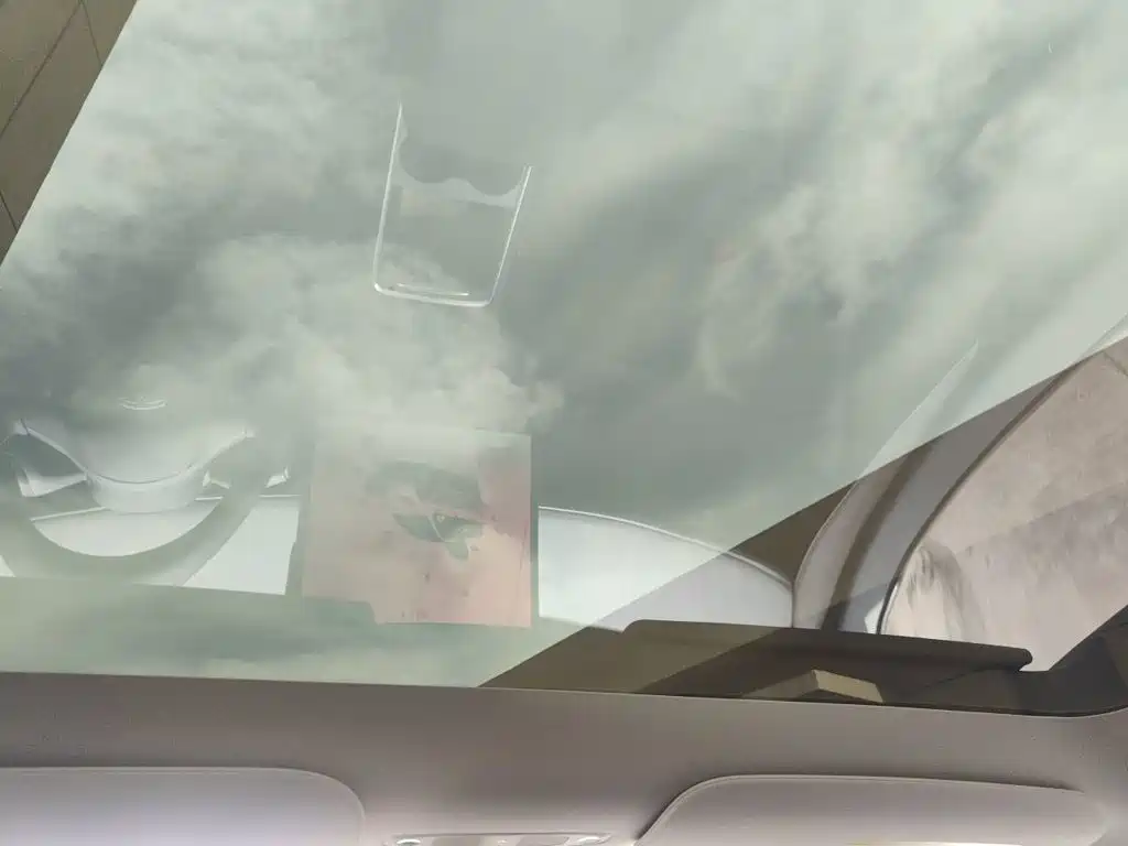 Tesla Model Y — миниатюра 14