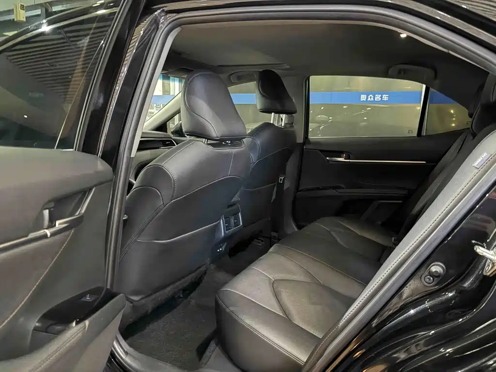 Toyota Camry — миниатюра 6