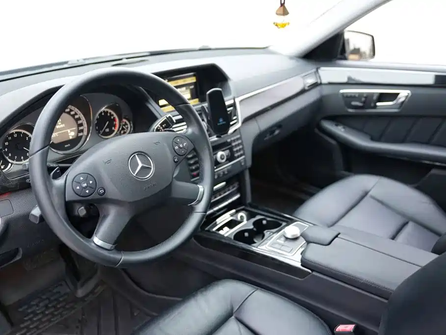 Mercedes-Benz E-Class — миниатюра 7