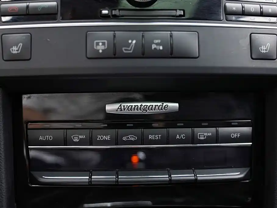 Mercedes-Benz E-Class — миниатюра 12