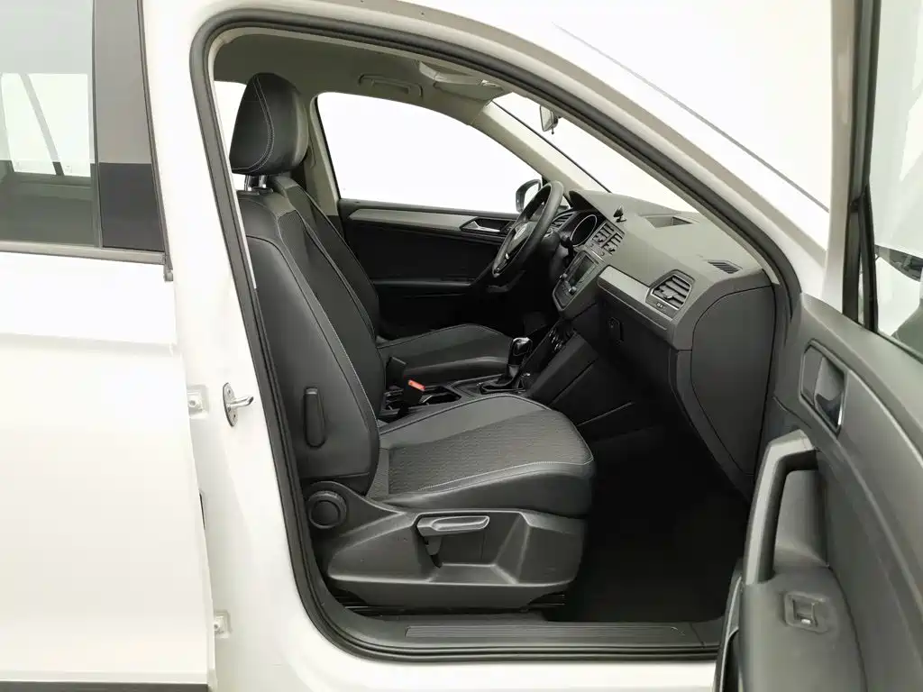 Volkswagen Tiguan L — миниатюра 23