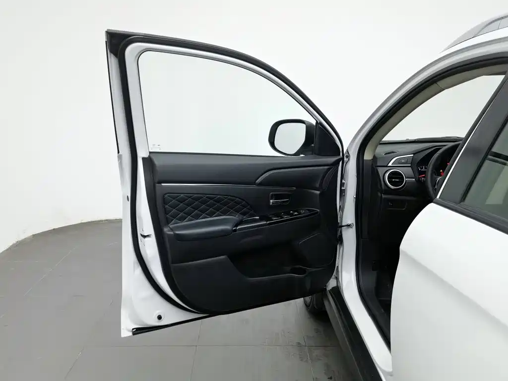 Mitsubishi ASX — миниатюра 8