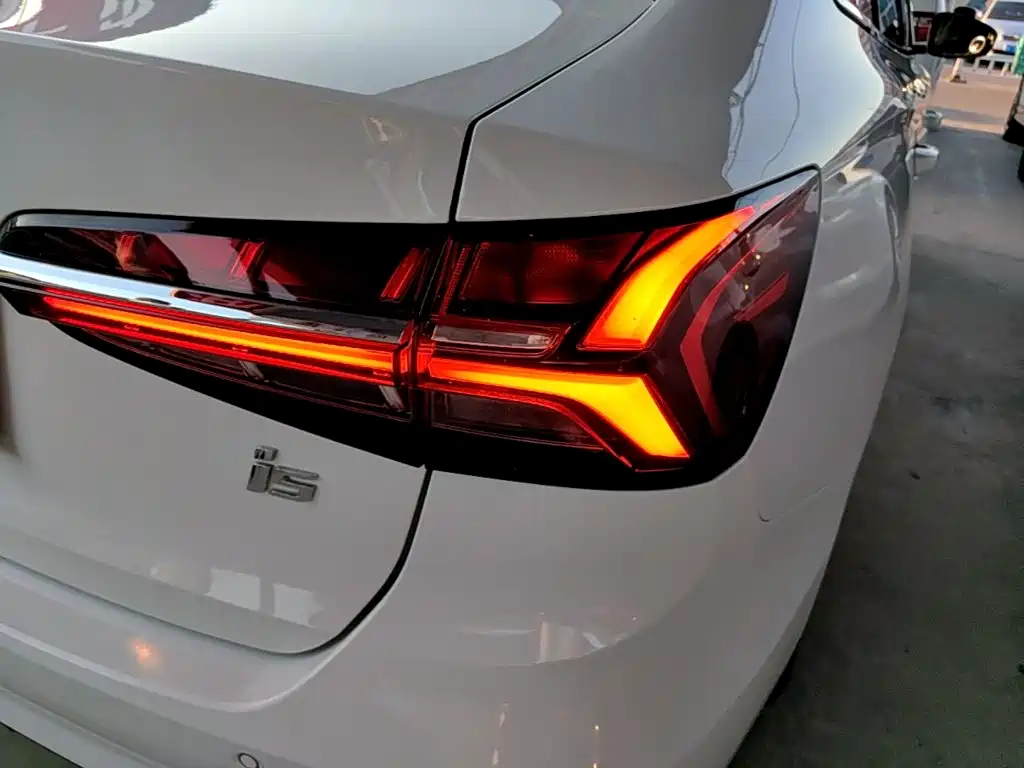 Roewe i5 — миниатюра 8