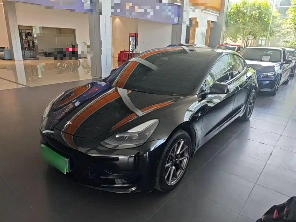 Tesla Model 3 — миниатюра 2